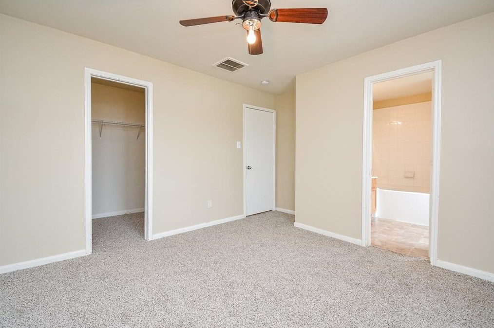 8114 Singing Sonnet Ln, Houston TX  77072-0128 exterior
