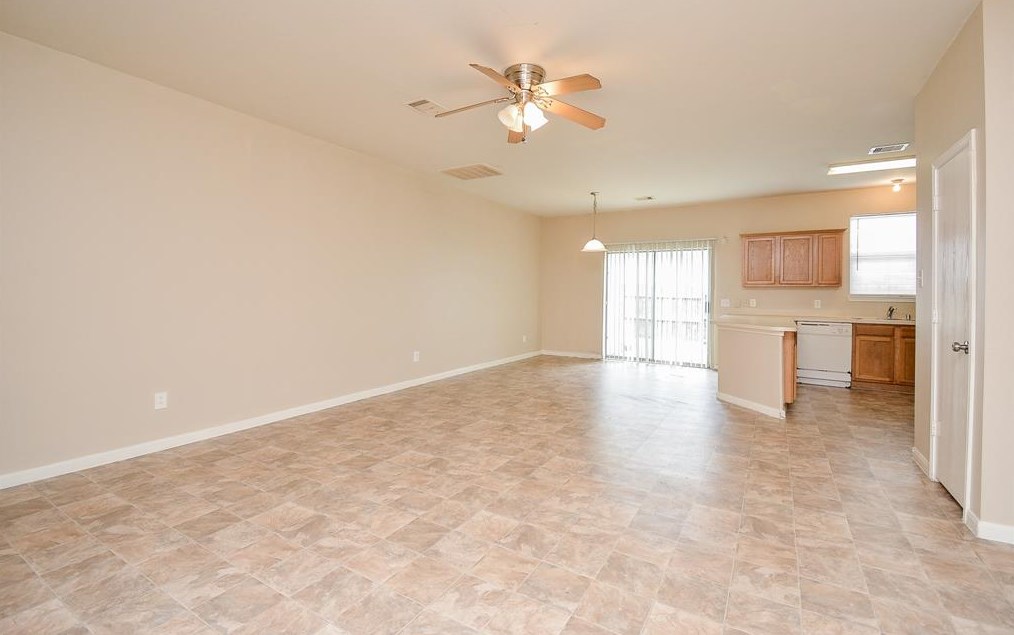 8114 Singing Sonnet Ln, Houston TX  77072-0128 exterior