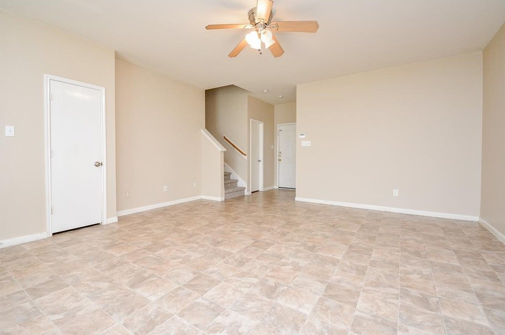 8114 Singing Sonnet Ln, Houston TX  77072-0128 exterior