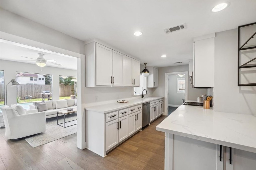 3715 Gardendale Dr, Houston TX  77092-7061 exterior