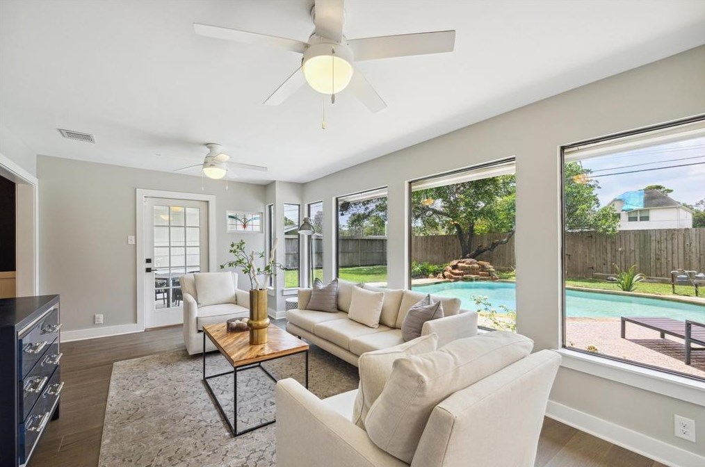 3715 Gardendale Dr, Houston TX  77092-7061 exterior