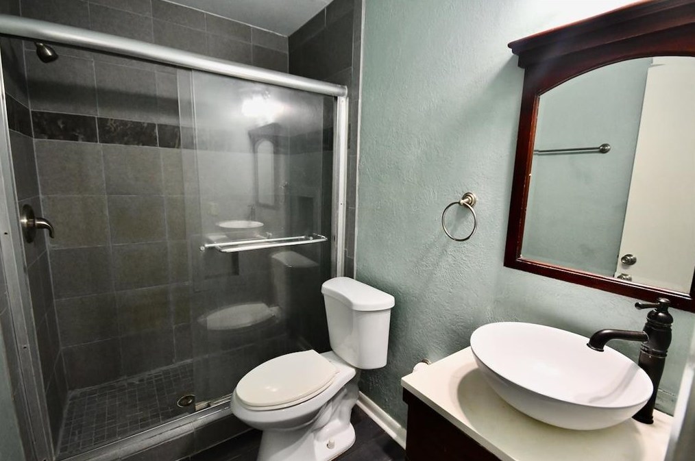 2714 Quarry Hl Rd, Sugar Land TX  77478-4318 exterior