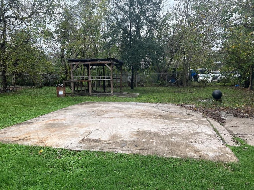 8602 Prairie View Dr, Houston TX  77088-5146 exterior