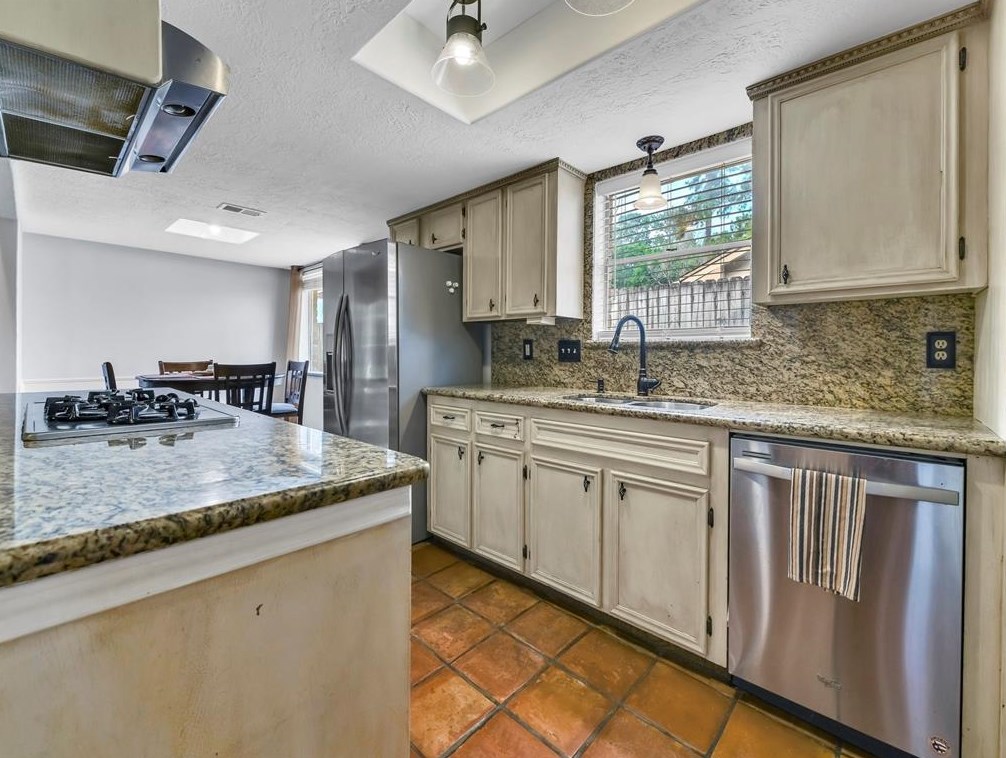 2019 Middle Crk Dr, Humble TX 77339-1708 exterior