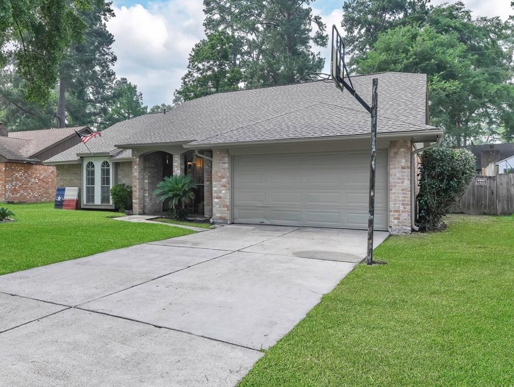 2019 Middle Crk Dr, Humble TX 77339-1708 exterior