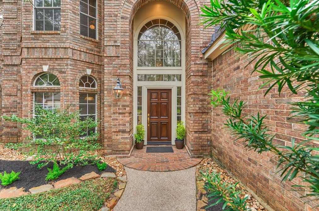 16 Thunder Hollow Pl, Spring TX  77381-5139 exterior