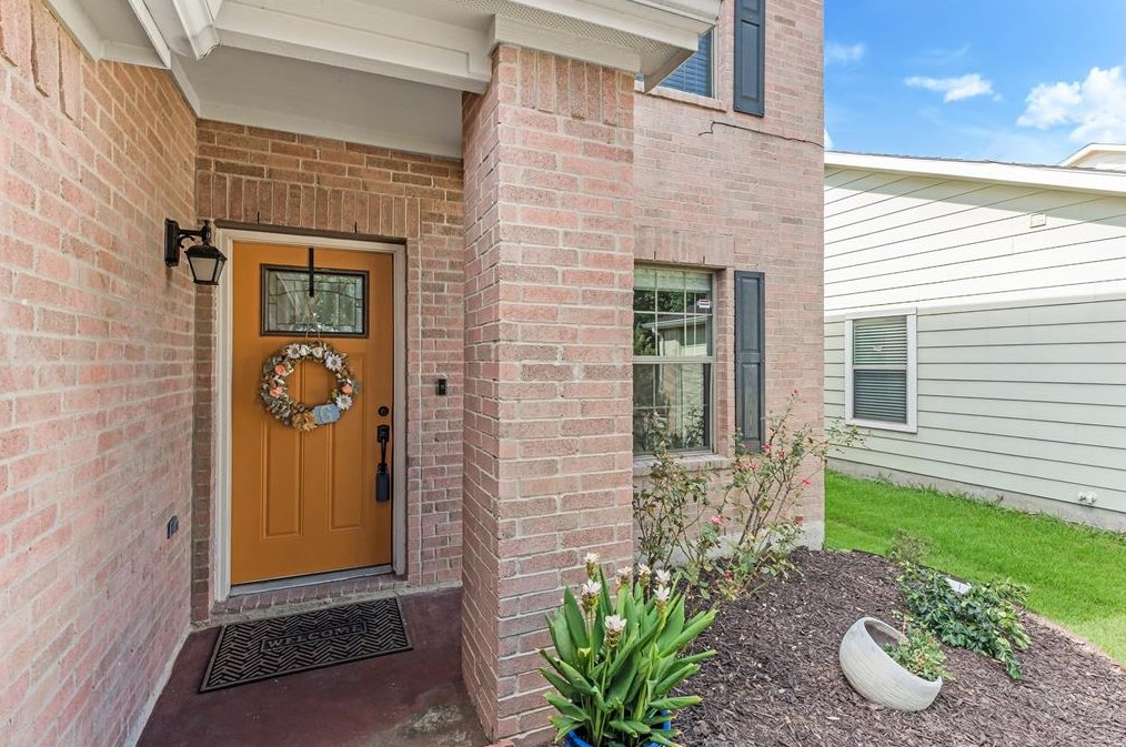 4202 Mineral Hvn Dr, Houston TX  77048-5555 exterior