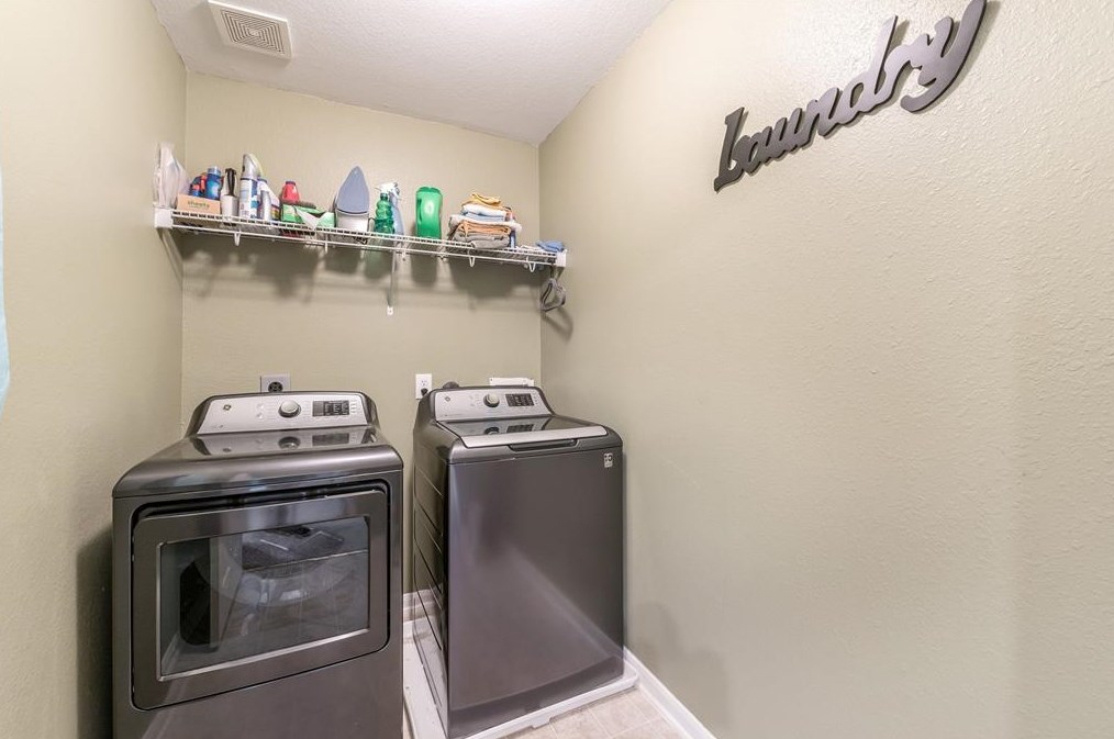 4202 Mineral Hvn Dr, Houston TX  77048-5555 exterior