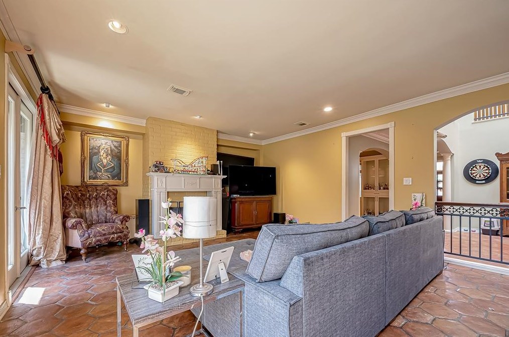 7507 Chevy Chase Dr, Houston TX  77019-3229 exterior