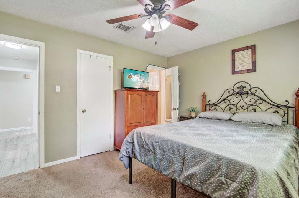 702 Reynolds Ave, League City TX  77573-4123 exterior