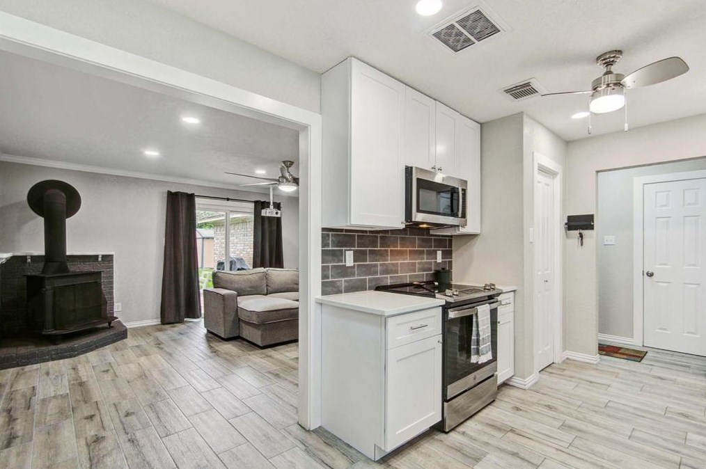 702 Reynolds Ave, League City TX  77573-4123 exterior