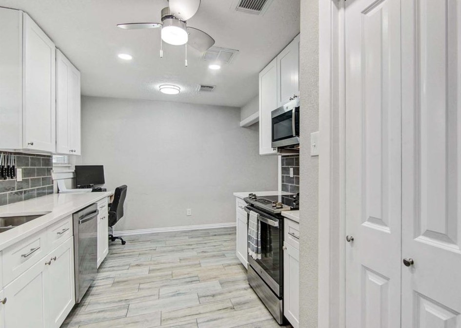 702 Reynolds Ave, League City TX  77573-4123 exterior