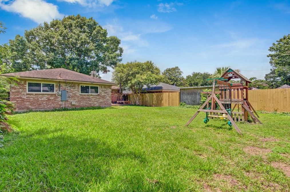 702 Reynolds Ave, League City TX  77573-4123 exterior