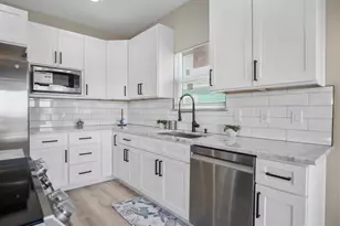 1297 Mabry St, Gilchrist, TX 77617 - Photo 9