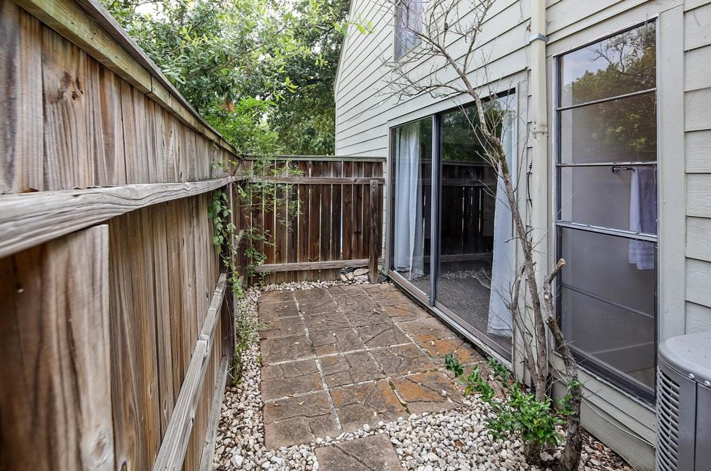 2806 Briarcreek Ct, Bryan TX  77802-2106 exterior