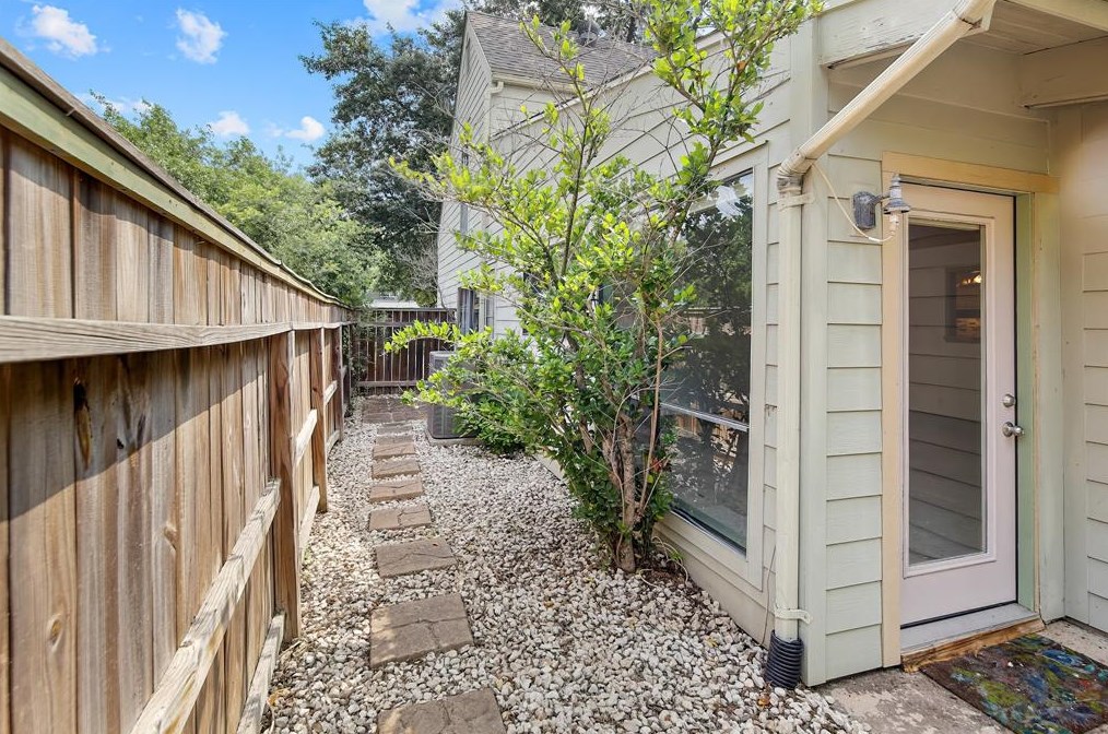 2806 Briarcreek Ct, Bryan TX  77802-2106 exterior