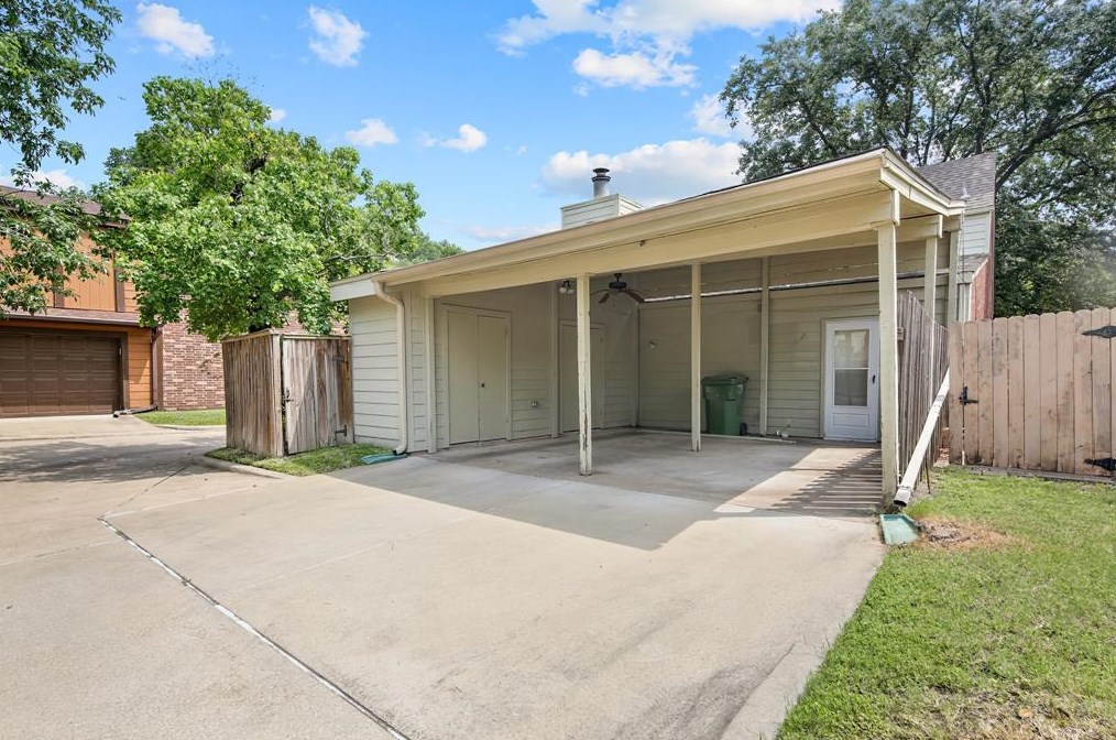 2806 Briarcreek Ct, Bryan TX  77802-2106 exterior