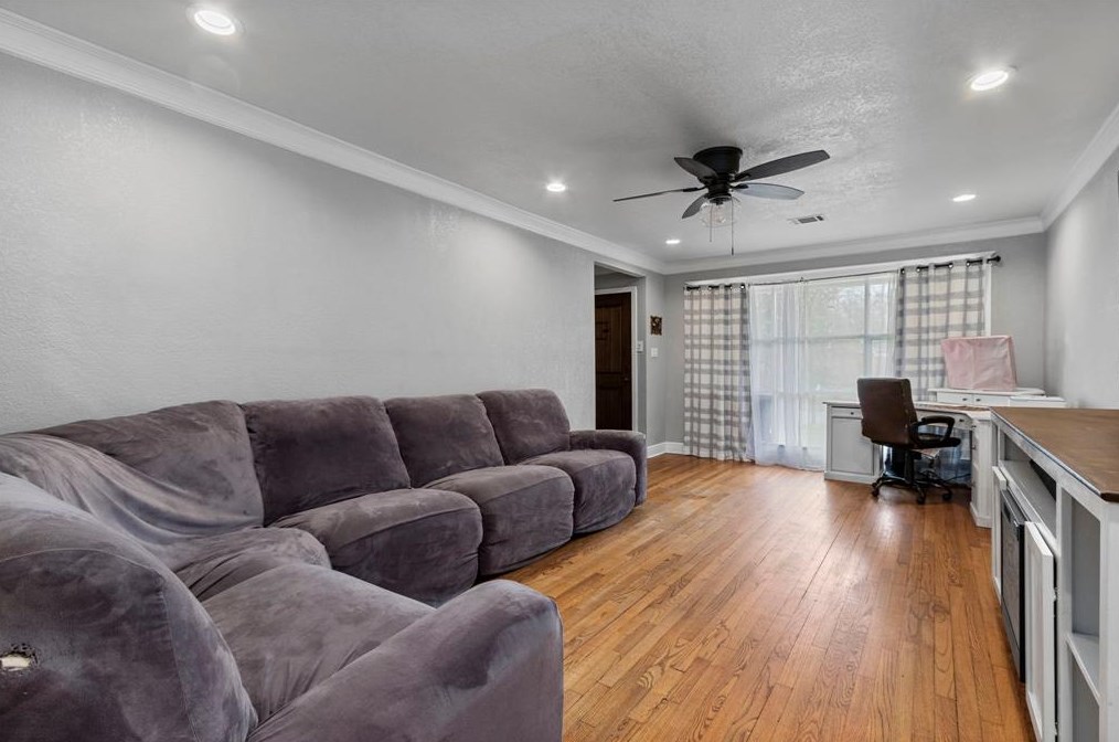 6614 Scribner Rd, Houston TX  77074-6422 exterior