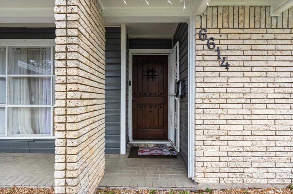 6614 Scribner Rd, Houston TX  77074-6422 exterior