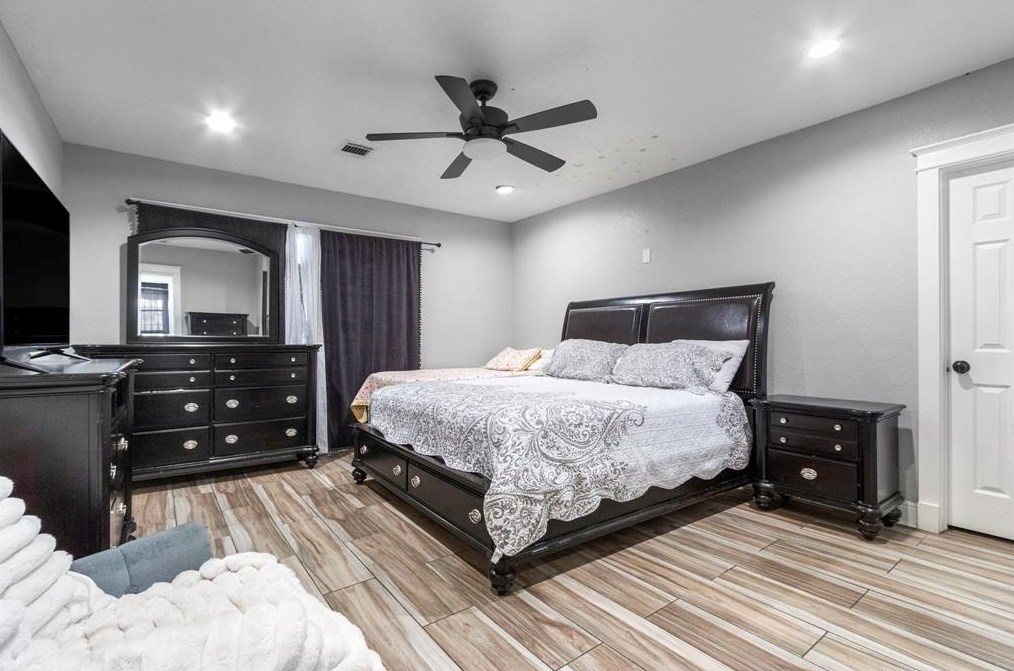 6614 Scribner Rd, Houston TX  77074-6422 exterior