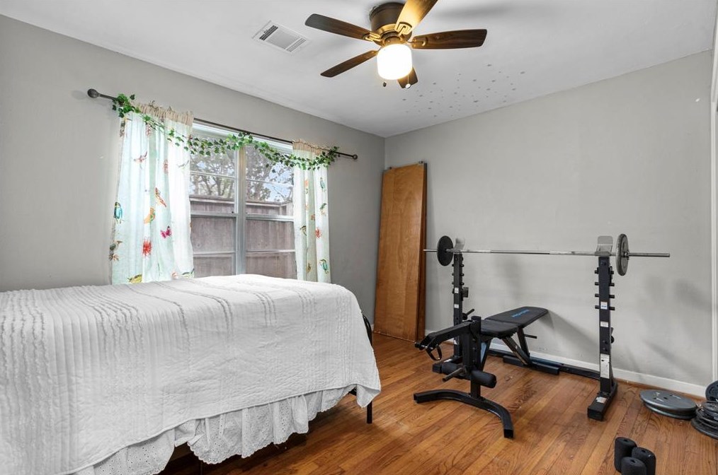 6614 Scribner Rd, Houston TX  77074-6422 exterior