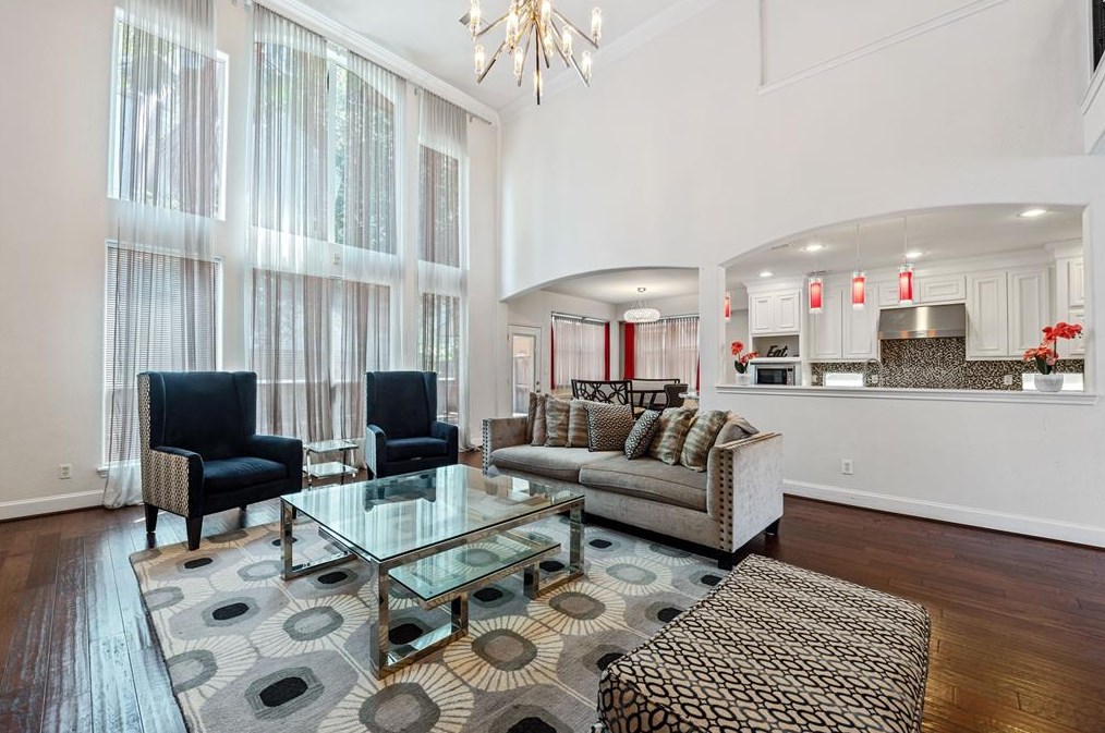 11107 Sherwood Garden Dr, Houston TX  77043-4696 exterior