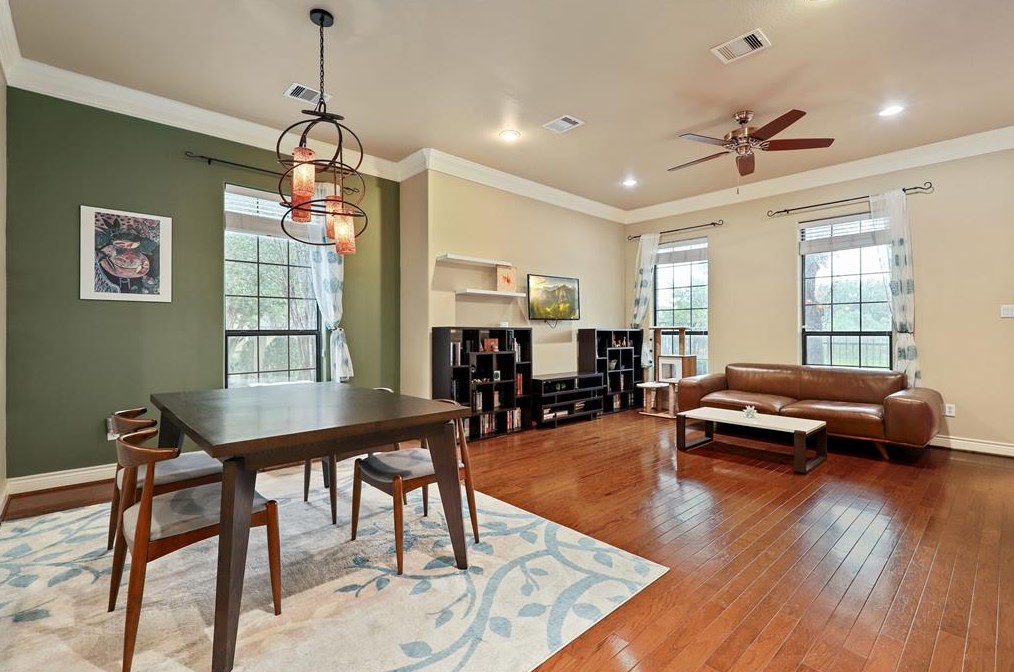 9120 Lakes At 610 Dr, Houston TX  77054-2403 exterior