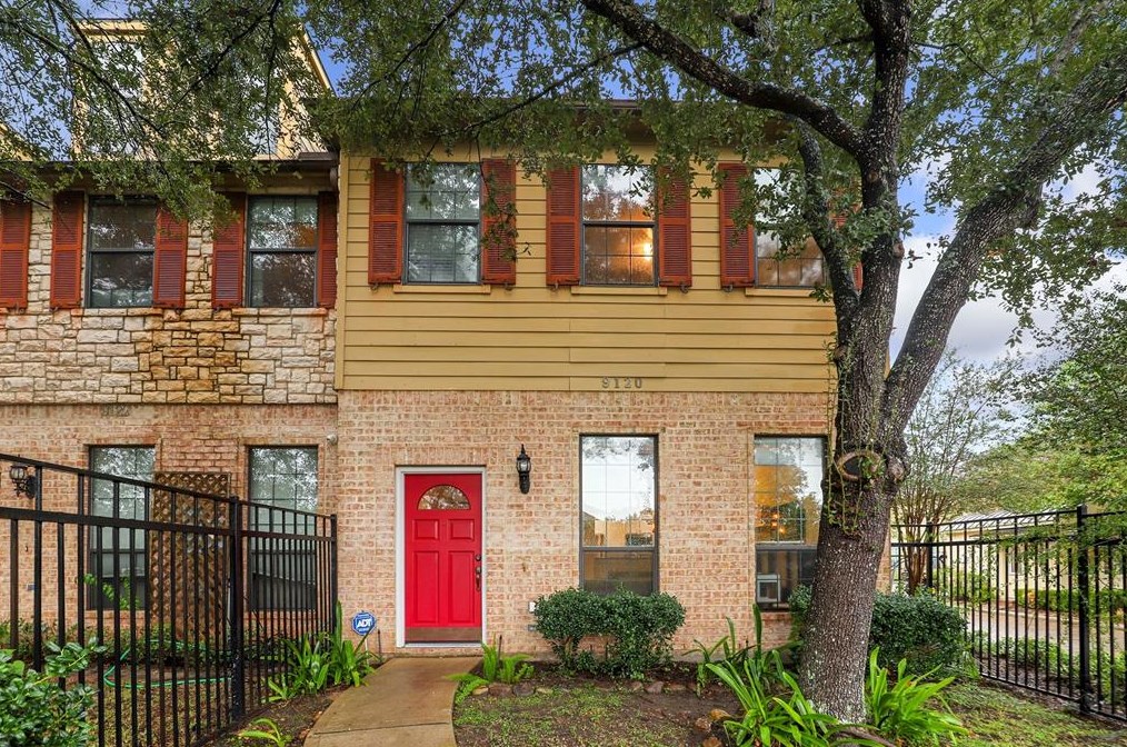 9120 Lk At 610 Dr, Houston TX  77054-2403 exterior