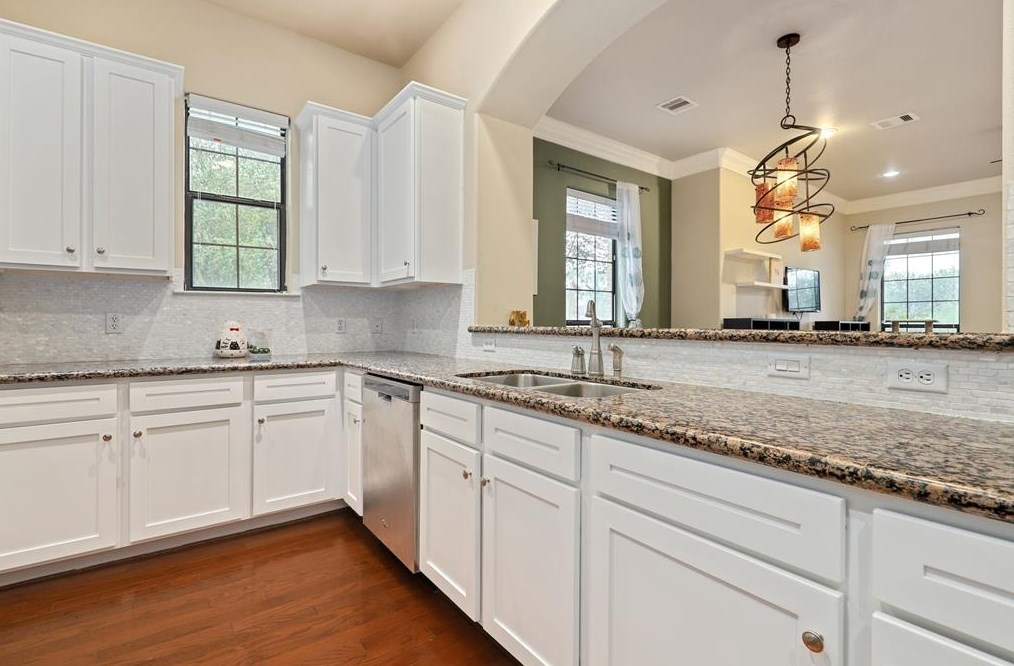 9120 Lk At 610 Dr, Houston TX  77054-2403 exterior