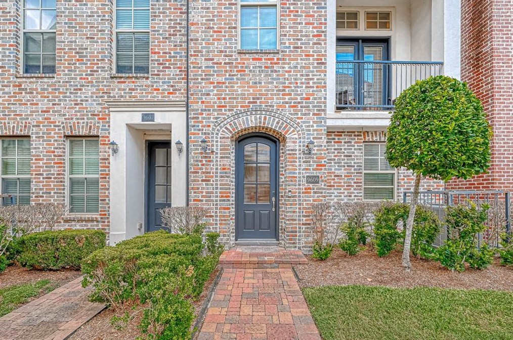 9609 Fannin Sta, Houston TX  77045-4654 exterior