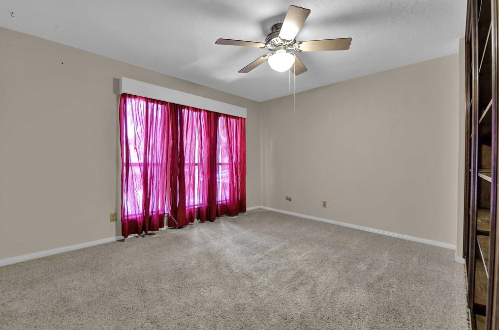8009 Oakwood Frst Dr, Houston TX  77040-4431 exterior
