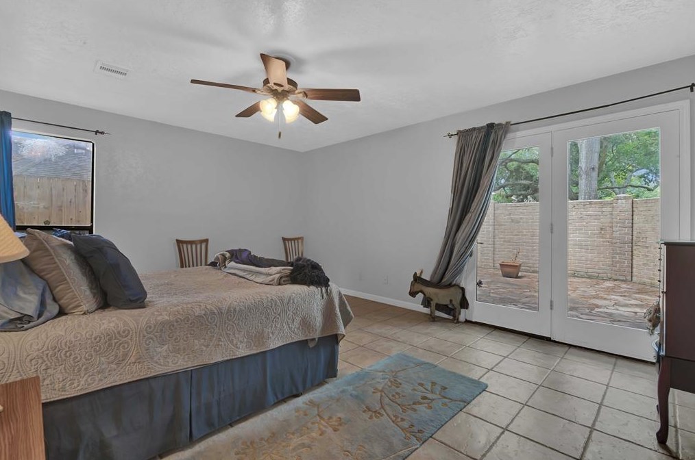 8009 Oakwood Frst Dr, Houston TX  77040-4431 exterior