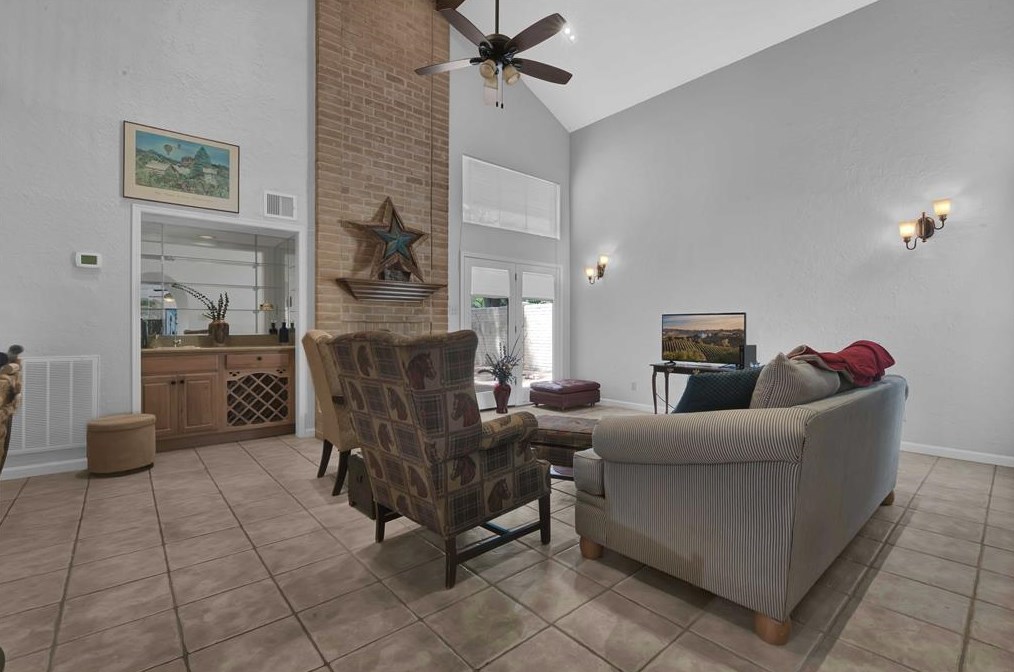 8009 Oakwood Forest Dr, Houston TX  77040-4431 exterior