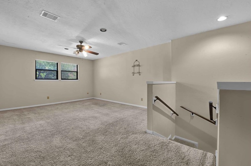 8009 Oakwood Frst Dr, Houston TX  77040-4431 exterior