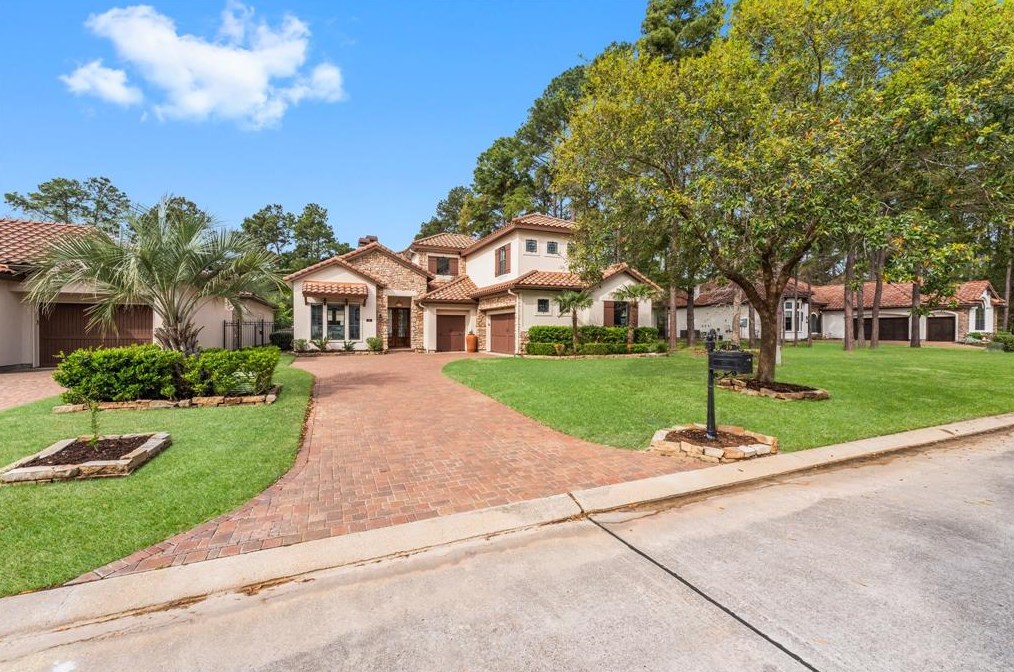 29 Shadow Creek Villas Loop, Spring TX  77389-4383 exterior