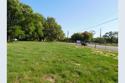 1215 N Meyer Street, Sealy, TX 77474 - Photo 1