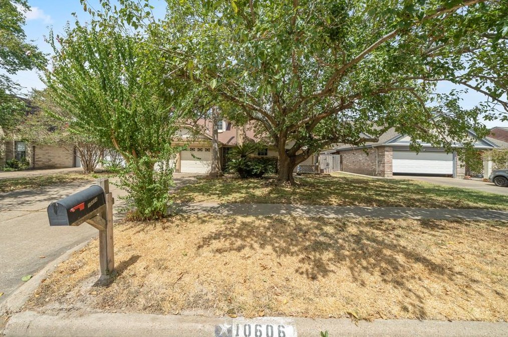 10606 Saddlehorn Trl, Houston TX  77064-5430 exterior