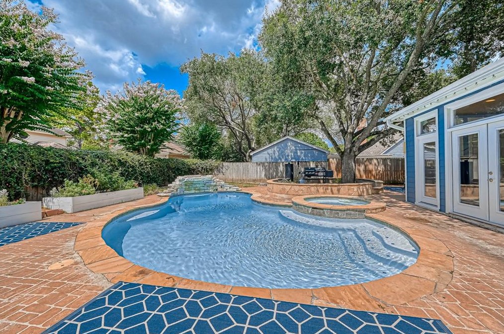 18015 Oakhampton Dr, Houston TX  77084-3261 exterior