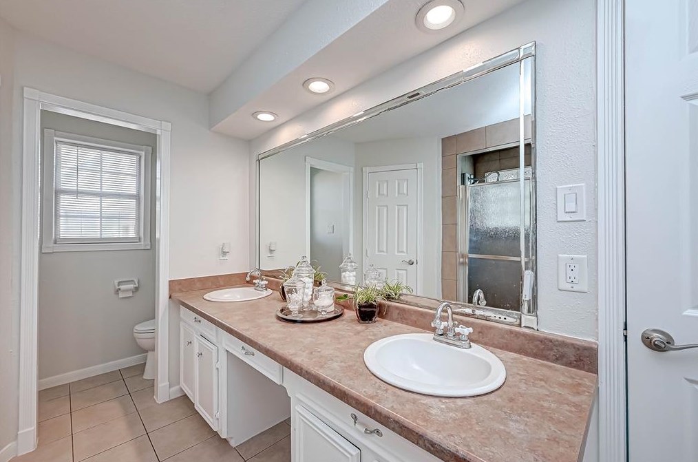 18015 Oakhampton Dr, Houston TX  77084-3261 exterior