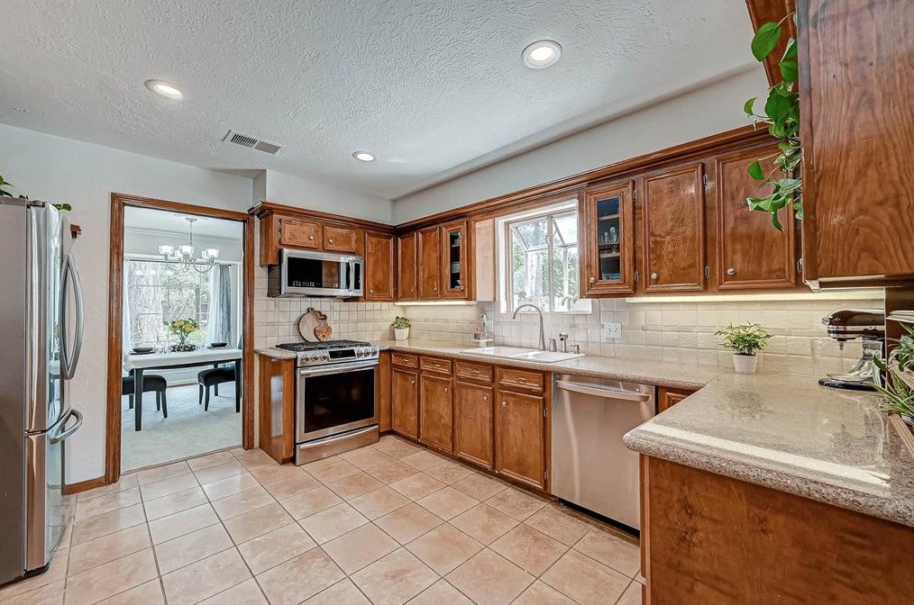 18015 Oakhampton Dr, Houston TX  77084-3261 exterior