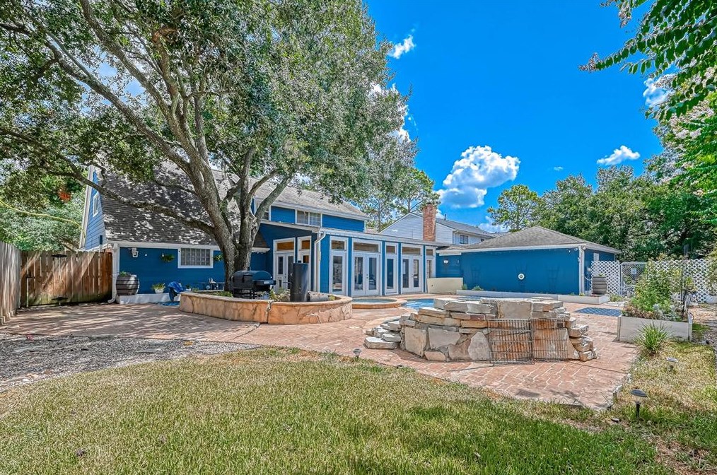 18015 Oakhampton Dr, Houston TX  77084-3261 exterior