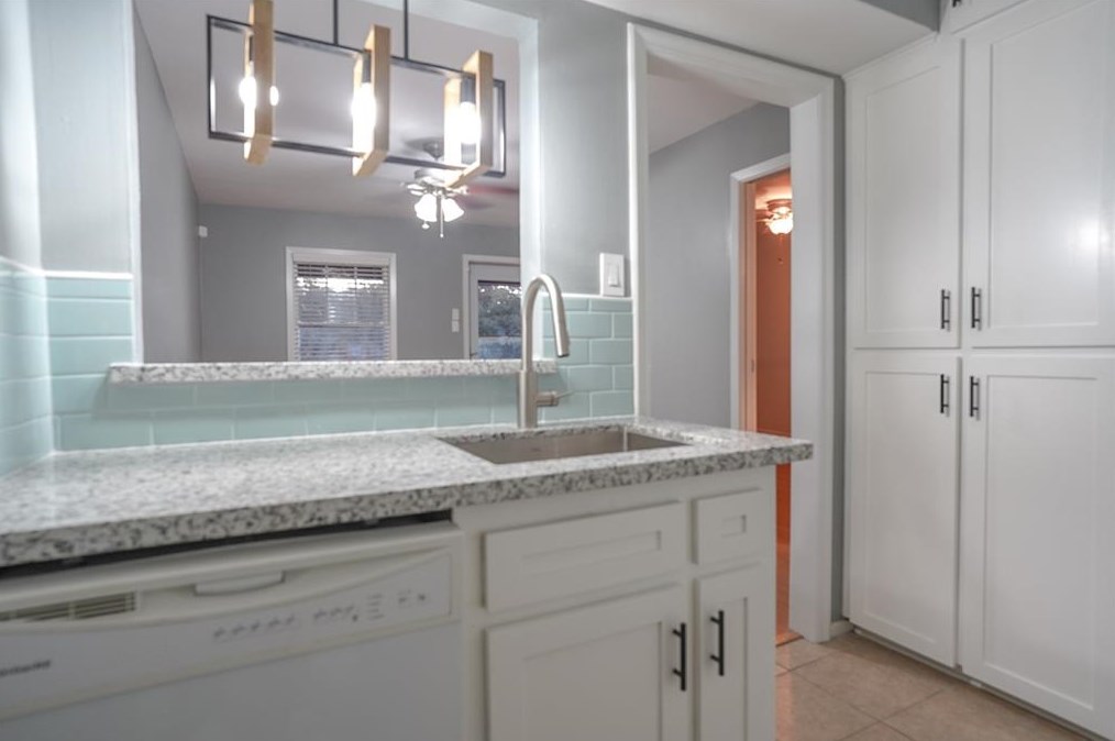 5216 Arboles Dr, Houston TX  77035-2800 exterior