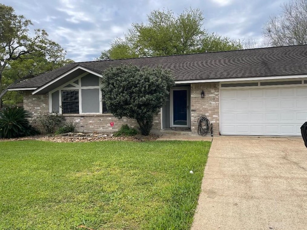157 Forest Oaks Ln, Richwood TX  77566-5922 exterior