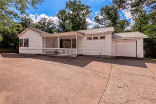 2538 Sycamore Ave, Huntsville, TX 77340 - Photo 1
