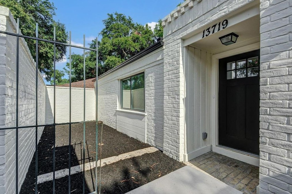 13719 Wickersham Ln, Houston TX  77077-5432 exterior