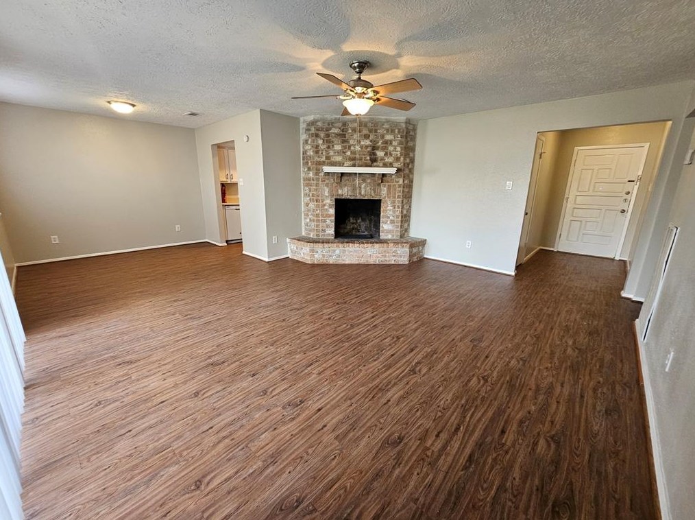 2714 Lower Valley Dr, Houston TX  77067-1906 exterior