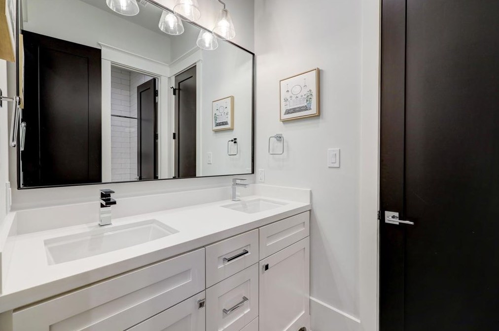 1345 Martin St, Houston TX  77018-2120 exterior