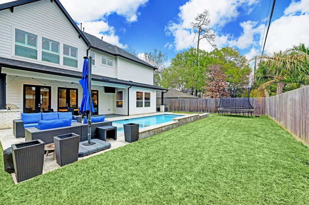 1345 Martin St, Houston TX  77018-2120 exterior