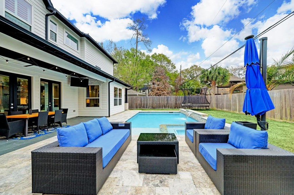 1345 Martin St, Houston TX  77018-2120 exterior