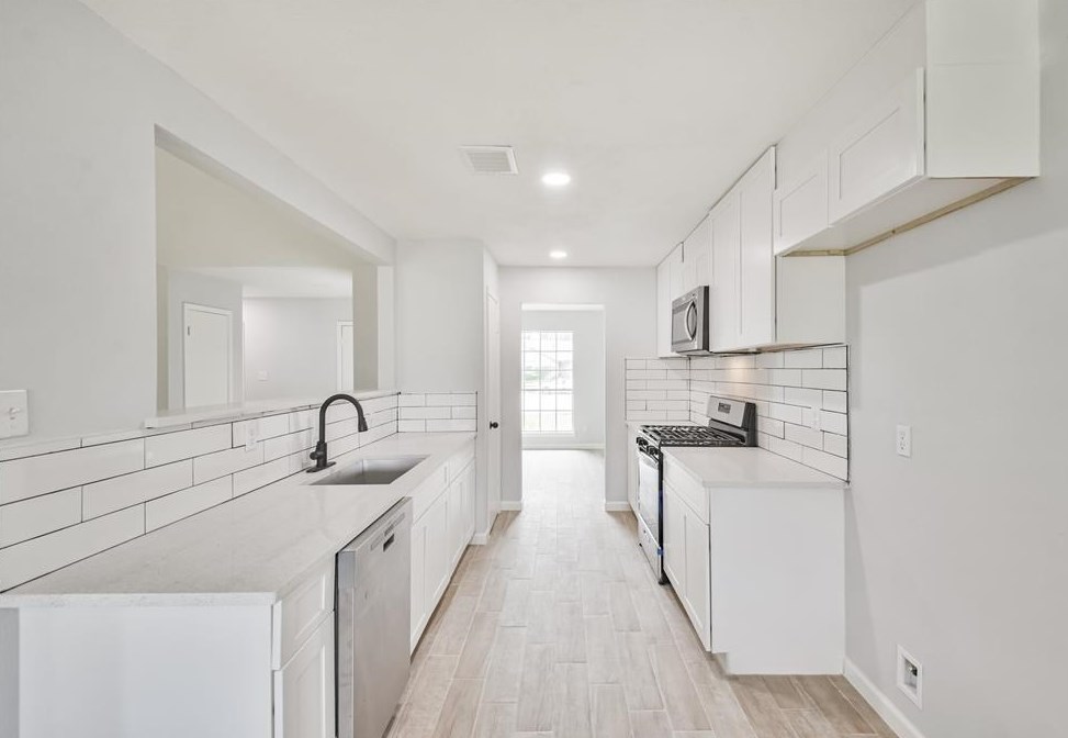 8511 Streamside Dr, Houston TX  77088-4411 exterior